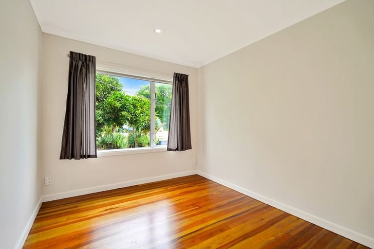 Photo of property in 78 Matipo Road, Te Atatu Peninsula, Auckland, 0610