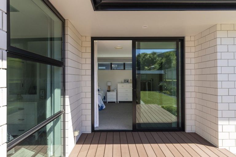 Photo of property in 10 Mackillop Way, Brooklands, New Plymouth, 4310