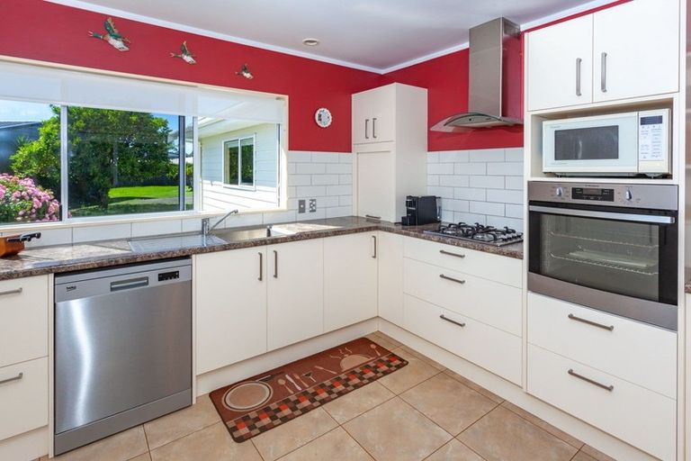 Photo of property in 126 Moana Anu Anu Avenue, Whangamata, 3620