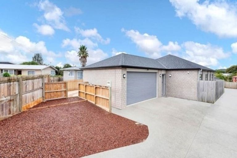 Photo of property in 17 Clendon Place, Manurewa, Auckland, 2102