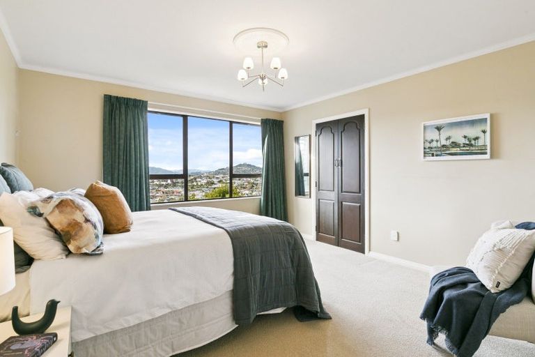 Photo of property in 10 Kate Way, Karori, Wellington, 6012