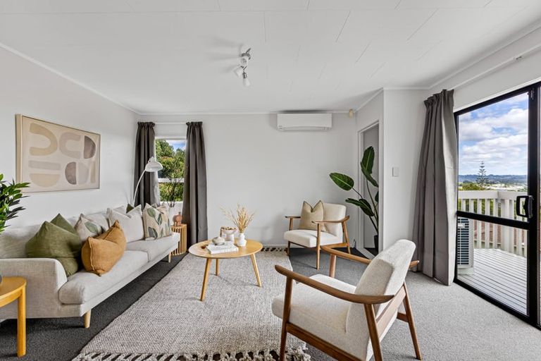 Photo of property in 1/23 Santiago Crescent, Unsworth Heights, Auckland, 0632