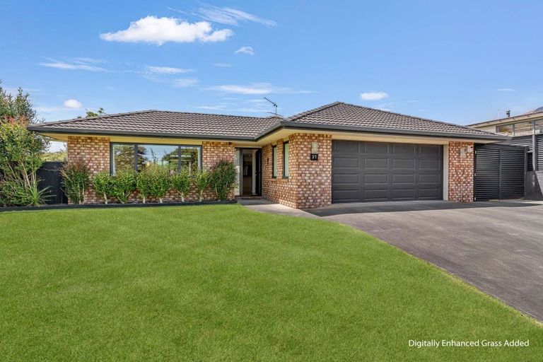 Photo of property in 21 Mandalay Place, Waiuku, 2123