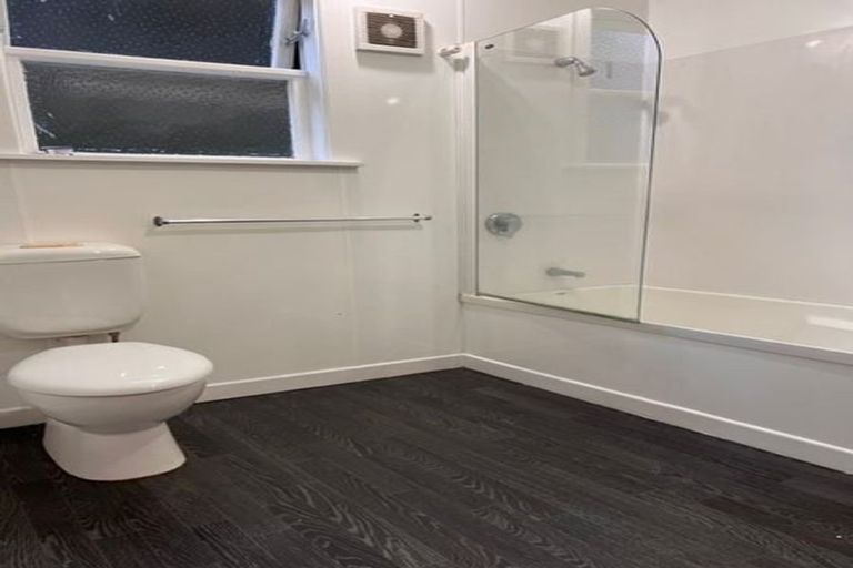 Photo of property in 147 Ruskin Road, Newlands, Wellington, 6037