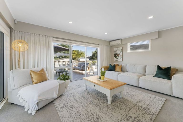 Photo of property in 21 Lowtherhurst Road, Massey, Auckland, 0614