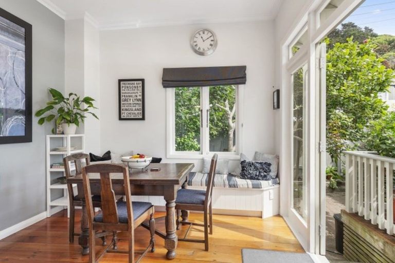 Photo of property in 8 Park Street, Thorndon, Wellington, 6011