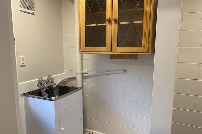 Photo of property in 21f5 Collins Avenue, Tawa, Wellington, 5028