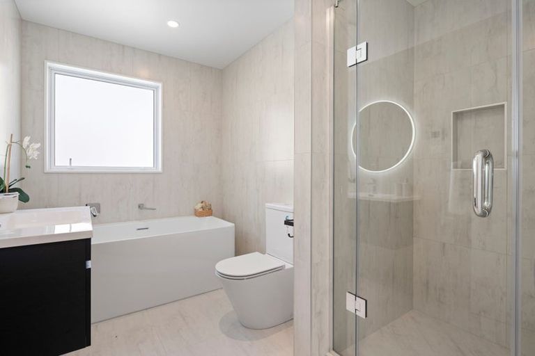 Photo of property in 19a Resnik Crescent, 0810