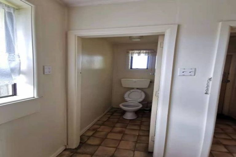 Photo of property in 18 Seymour Street, Hornby, Christchurch, 8042