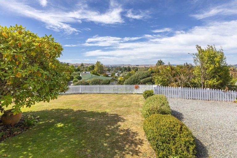 Photo of property in 18 Domain Road, Waipawa, 4210