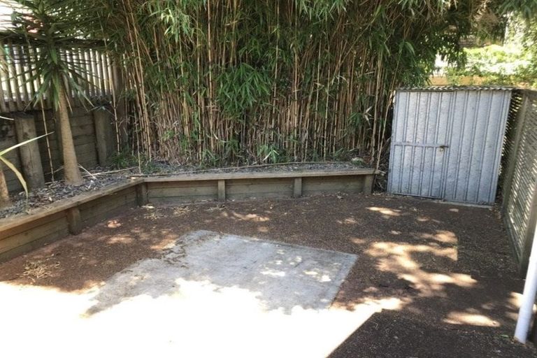 Photo of property in 130 Cliff View Drive, Green Bay, Auckland, 0604
