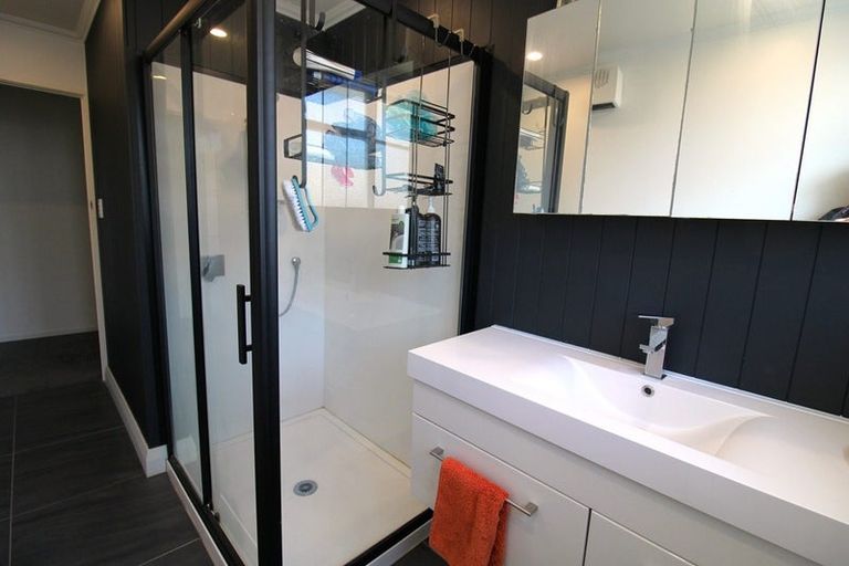 Photo of property in 30 Scotland Terrace, Green Island, Dunedin, 9018