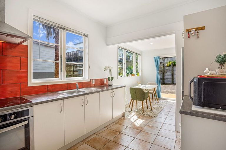 Photo of property in 1/8 Millbrook Road, Henderson, Auckland, 0612