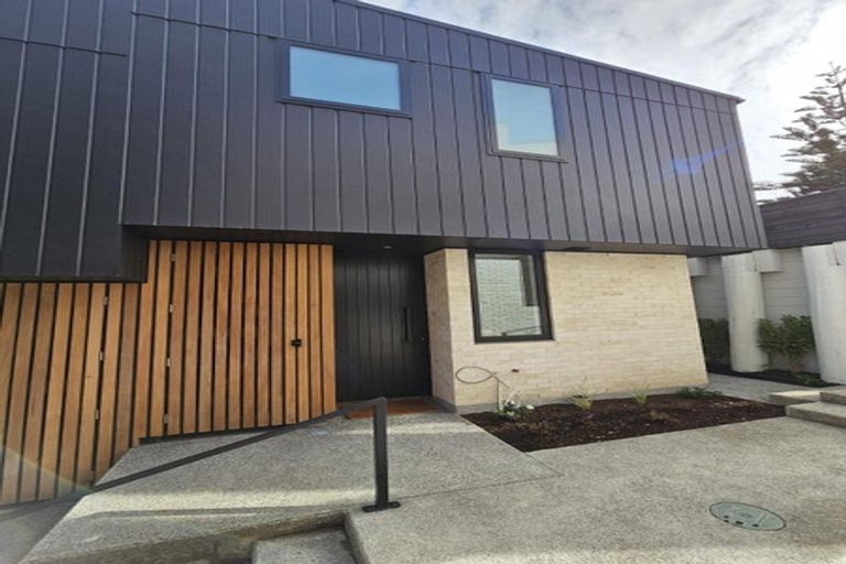 Photo of property in 16 Ara Toutouwai, Karori, Wellington, 6012