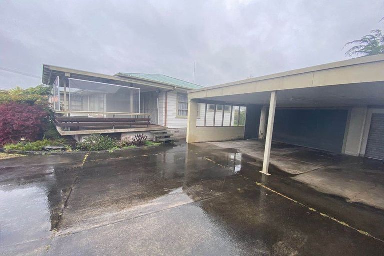 Photo of property in 9 Sturges Road, Henderson, Auckland, 0610