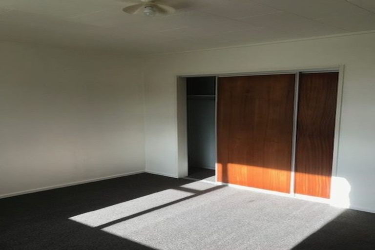 Photo of property in 210f4 Newlands Road, Newlands, Wellington, 6037