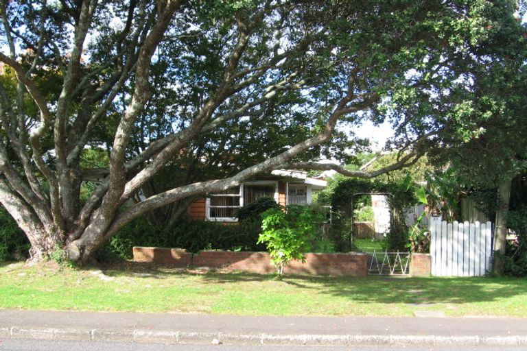 Photo of property in 27 Graham Avenue, Te Atatu Peninsula, Auckland, 0610