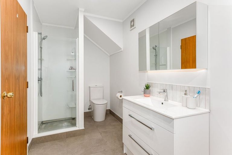 Photo of property in 19 Kinloch Place, Papakowhai, Porirua, 5024