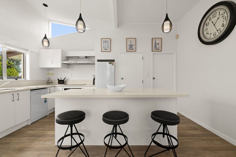 Photo of property in 106 Avondale Road, Taradale, Napier, 4112