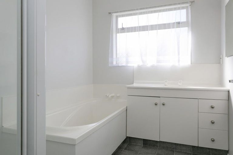 Photo of property in 51 Arthur Crescent, Hilltop, Taupo, 3330