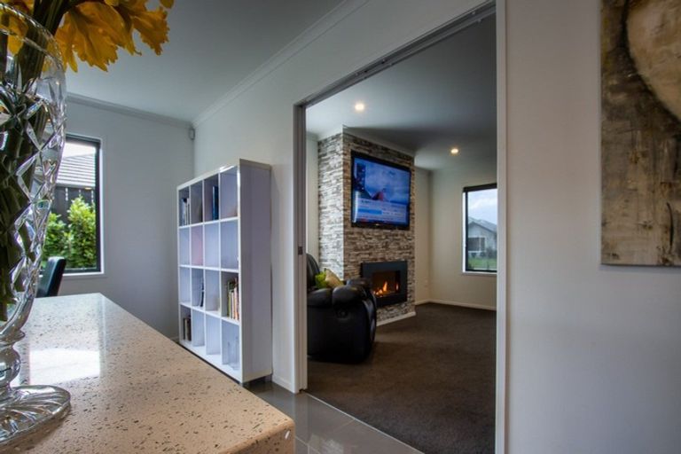 Photo of property in 31 Lilac Close, Cambridge, 3434