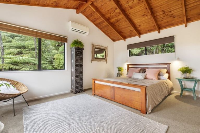 Photo of property in 31 Scenic Drive, Titirangi, Auckland, 0604