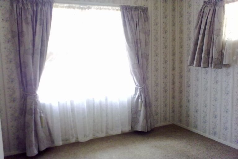 Photo of property in 3 Tanera Crescent, Brooklyn, Wellington, 6021