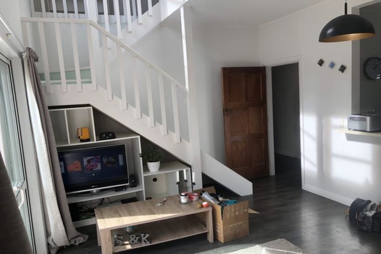 Photo of property in 2/18 Reid Road, New Lynn, Auckland, 0600