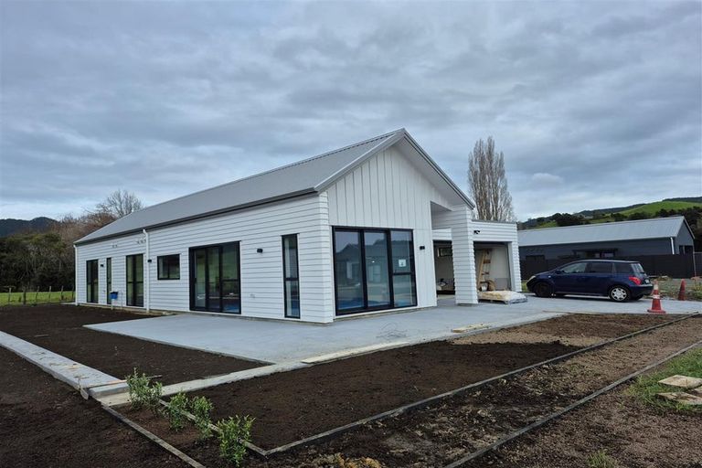 Photo of property in 12 Mataikokako Loop, Kawakawa Bay, 2585