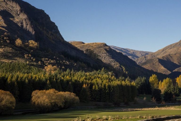 Photo of property in 14 Dalgleish Lane, Arrowtown, 9371