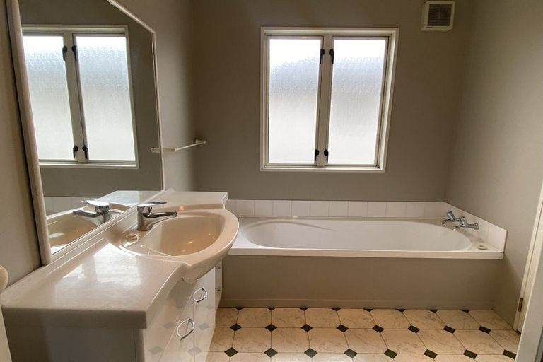 Photo of property in 35 Parade Court, Addington, Christchurch, 8024