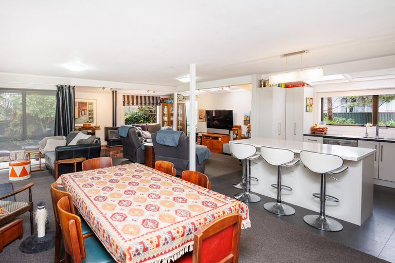 Photo of property in 570 Featherston Street, Roslyn, Palmerston North, 4414