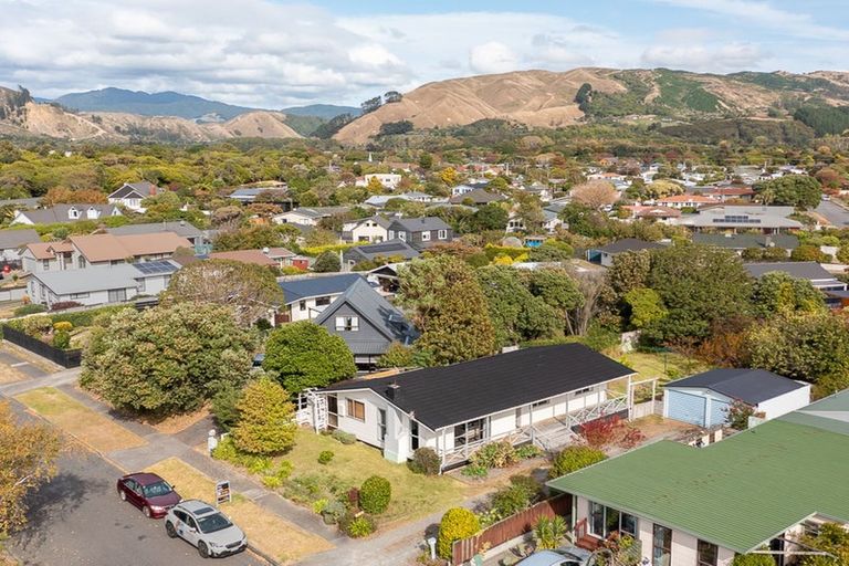 Photo of property in 11 Kanawa Street, Waikanae, 5036