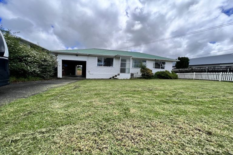 Photo of property in 93 Henderson Valley Road, Henderson, Auckland, 0612