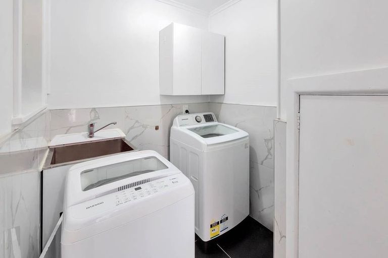 Photo of property in 65 Larnoch Road, Henderson, Auckland, 0610