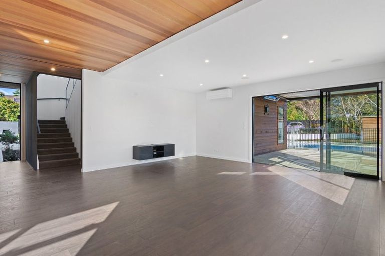 Photo of property in 5 Waipuia Place, Greenhithe, Auckland, 0632