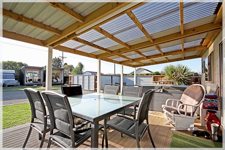 Photo of property in 5 Ripa Street, Tangimoana, 4822