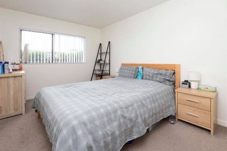 Photo of property in 9 Darren Crescent, Half Moon Bay, Auckland, 2012