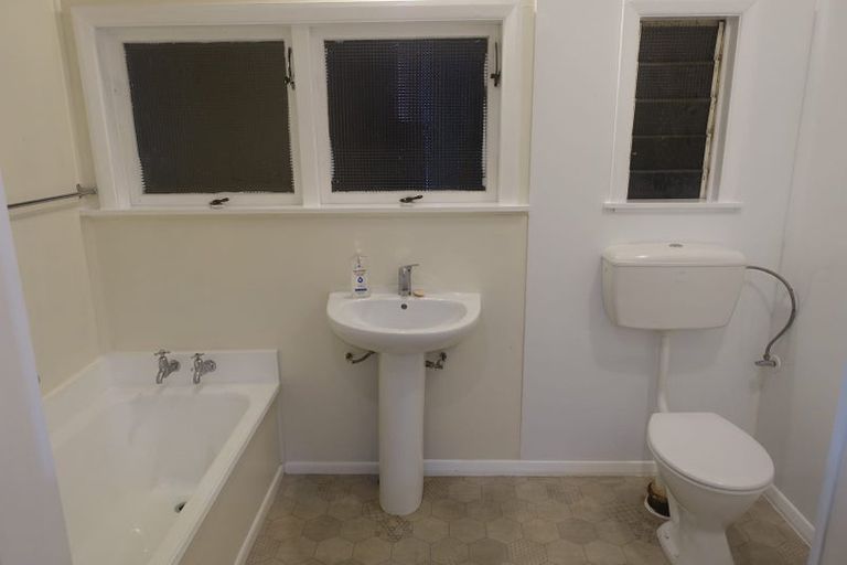 Photo of property in 64 Verviers Street, Karori, Wellington, 6012