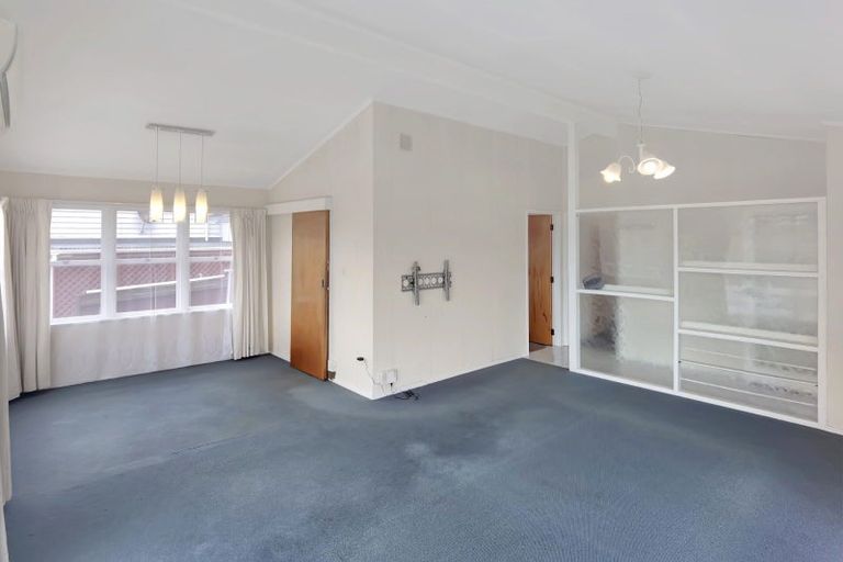 Photo of property in 46 Ayton Drive, Totara Vale, Auckland, 0629