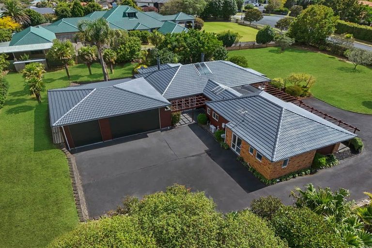 Photo of property in 18 Burgundy Park Avenue, Henderson, Auckland, 0612