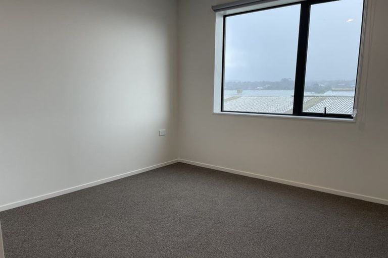 Photo of property in 204/28c Eileen Newey Place, Henderson, Auckland, 0612