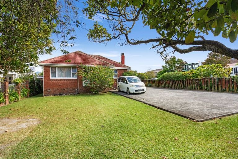 Photo of property in 184 Great North Road, Glendene, Auckland, 0612