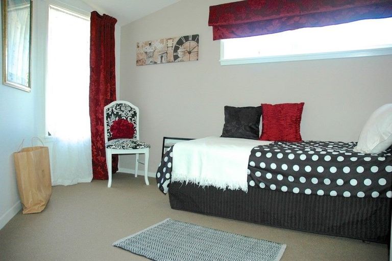 Photo of property in 5 Mcalpine Place, Rangiora, 7400