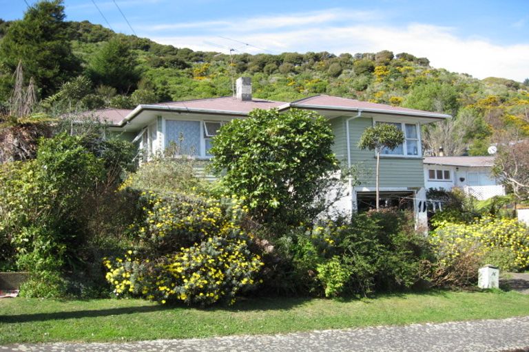 Photo of property in 16 Pollard Street, Wainuiomata, Lower Hutt, 5014