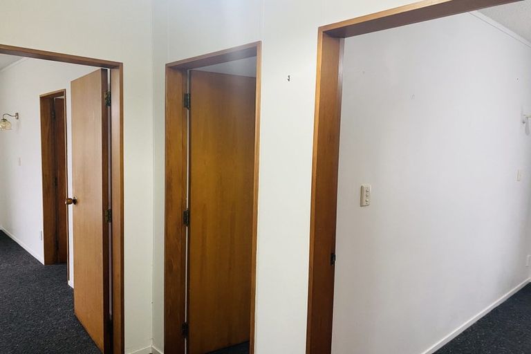 Photo of property in 8 Bushland Grove, Paparangi, Wellington, 6037