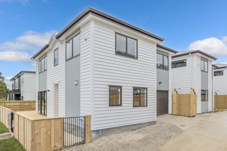 Photo of property in 21c Kingdale Road, Henderson, Auckland, 0610