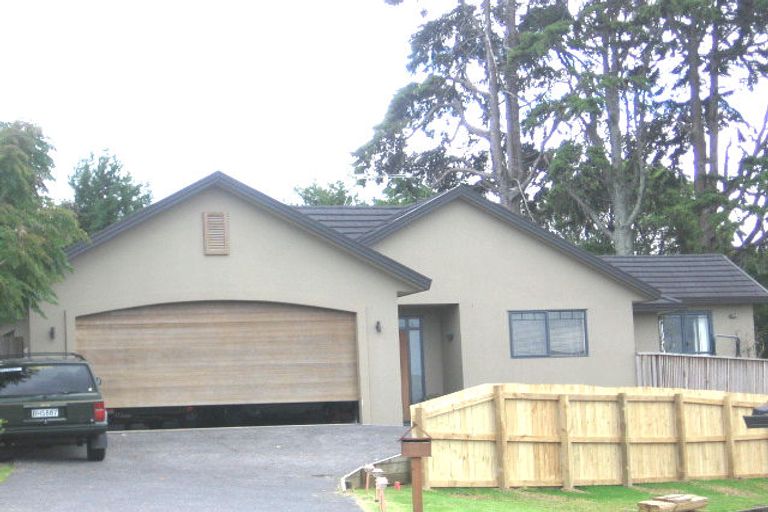 Photo of property in 11 Rosebay Rise, Henderson, Auckland, 0610