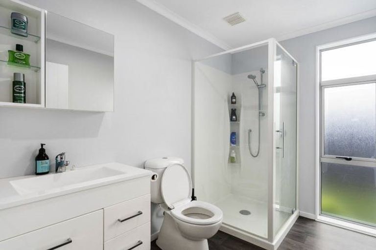 Photo of property in 58 Exeter Crescent, Takaro, Palmerston North, 4412