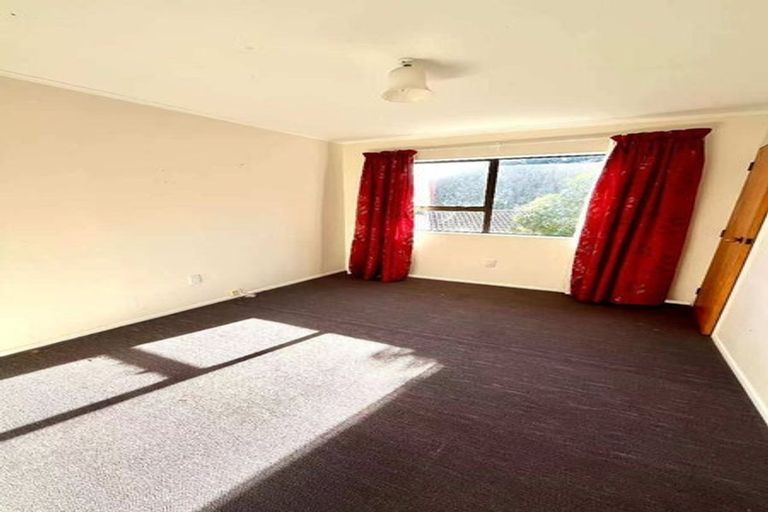 Photo of property in 6 Ruth Grove, Karori, Wellington, 6012